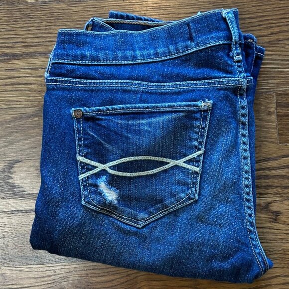 Abercrombie & Fitch Perfect Stretch, Low Rise Distressed Cropped Jeans Size 28 - Picture 11 of 12